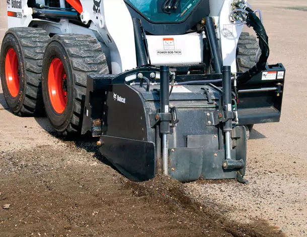 MINICARGADOR BOBCAT S630 CON FRESADORA - Imagen 3